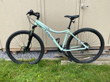 Used Trek Skye SL Women's 2018 2018 Mountainbike, Green, 27.5 — image 2 of 13