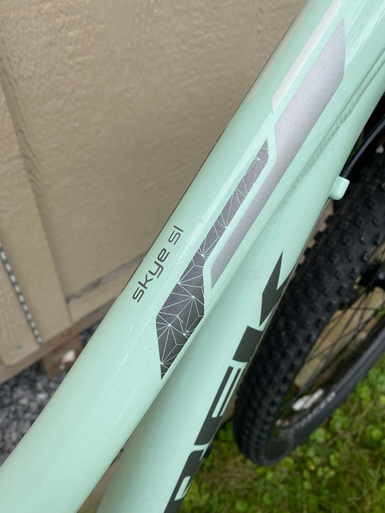 Used Trek Skye SL Women's 2018 2018 Mountainbike, Green, 27.5 — image 9 of 13