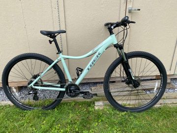 Used Trek Skye SL Women's 2018 2018 Mountainbike, Green, 27.5 — image 1 of 13