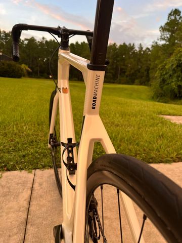 Used BMC Roadmachine THREE 2023 2023 Road & Gravel, White — image 6 of 7