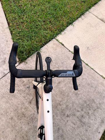 Used BMC Roadmachine THREE 2023 2023 Road & Gravel, White — image 7 of 7