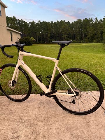 Used BMC Roadmachine THREE 2023 2023 Road & Gravel, White — image 2 of 7