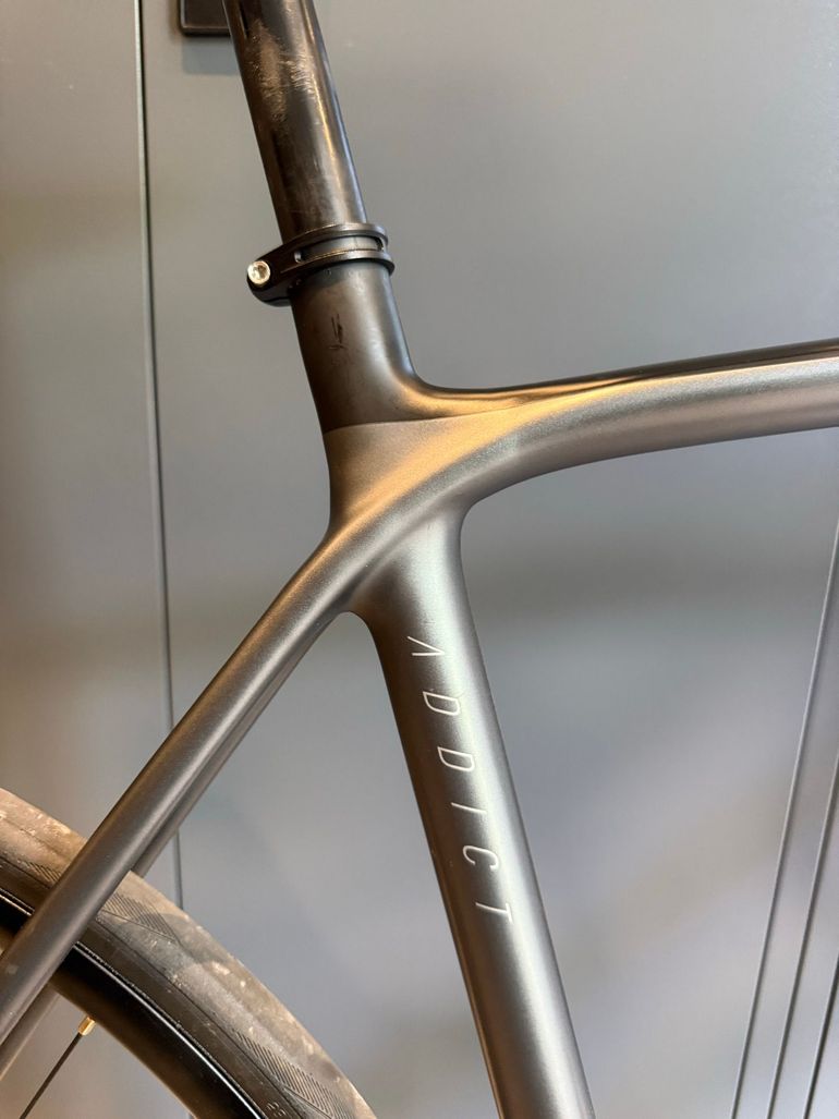 Scott Addict 10 disc 2020 2020 Road & Gravel usato, Grigio chiaro — immagine 9 di 11