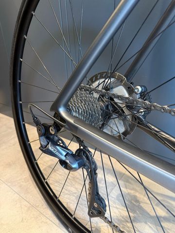 Scott Addict 10 disc 2020 2020 Road & Gravel usato, Grigio chiaro — immagine 3 di 11