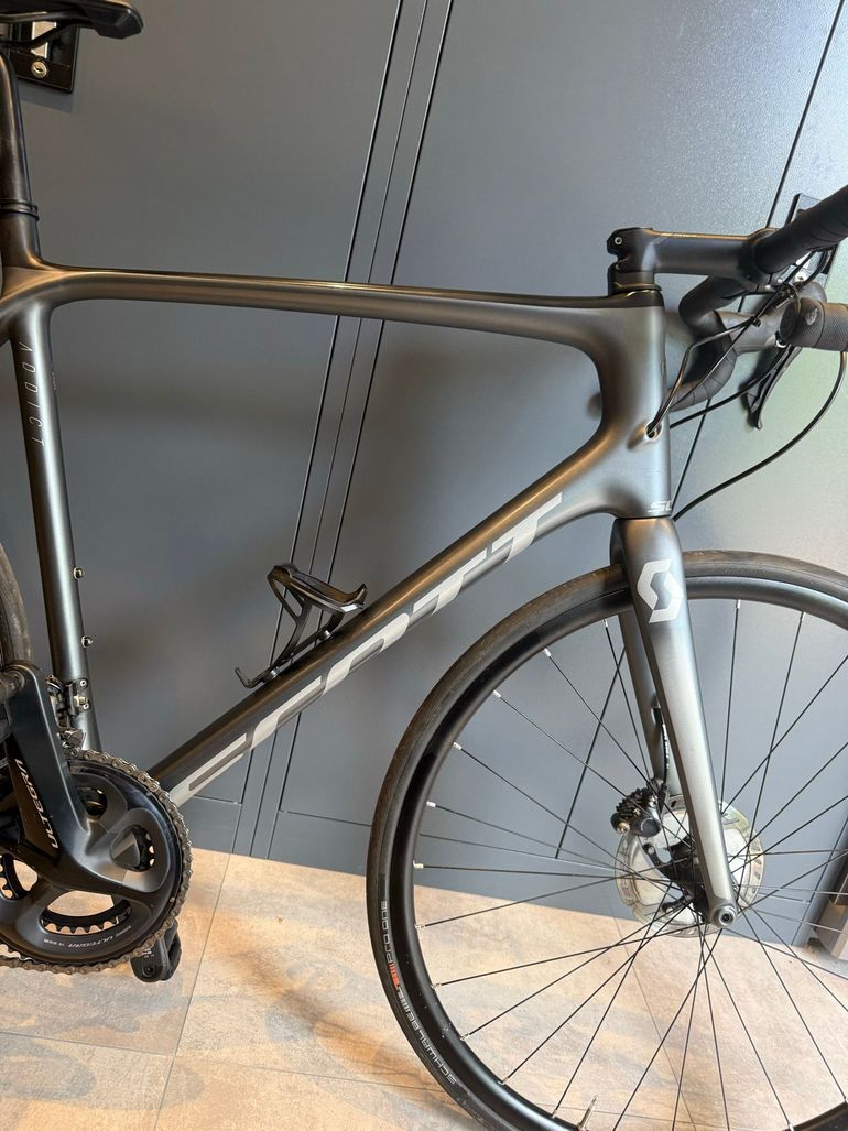 Scott Addict 10 disc 2020 2020 Road & Gravel usato, Grigio chiaro — immagine 8 di 11