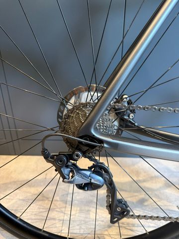 Scott Addict 10 disc 2020 2020 Road & Gravel usato, Grigio chiaro — immagine 6 di 11