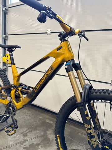 Brugt Lapierre Spicy CF 8.9 Customs 2025 2025 Mountainbike — billede 9 af 12