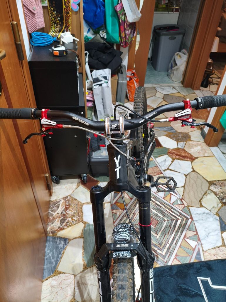 Used YT Industries Capra Shimano Deore 2017 Mountainbike, Black — image 12 of 14