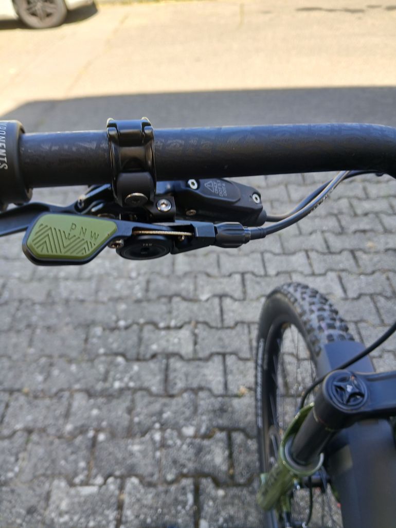 Used RAAW V1 2026 Mountainbike, Light Gray — image 8 of 18