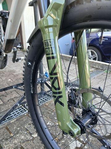 Used RAAW V1 2026 Mountainbike, Light Gray — image 15 of 18