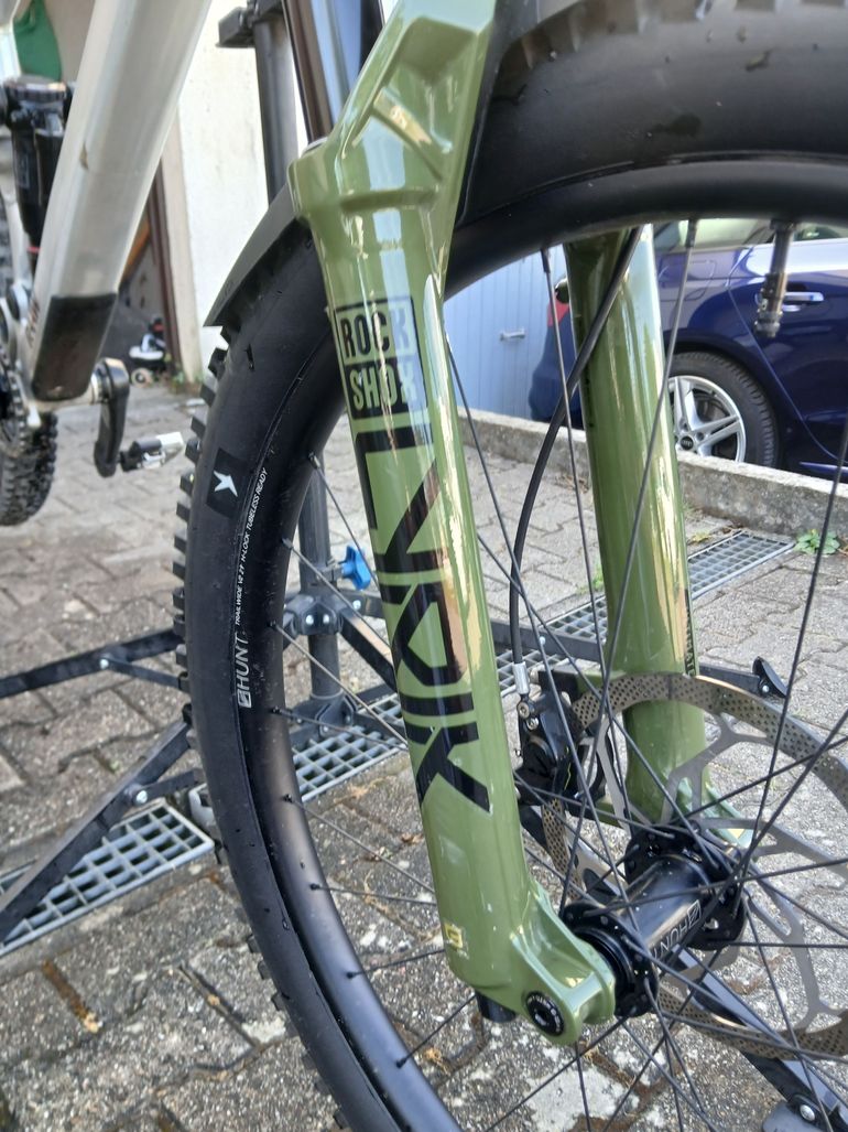 Used RAAW V1 2026 Mountainbike, Light Gray — image 15 of 18