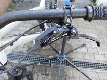 Used RAAW V1 2026 Mountainbike, Light Gray — image 7 of 18