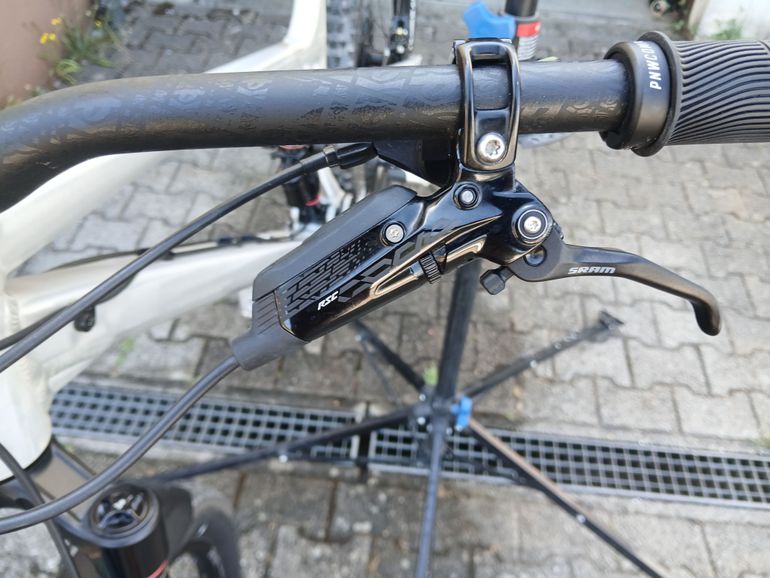 Used RAAW V1 2026 Mountainbike, Light Gray — image 7 of 18