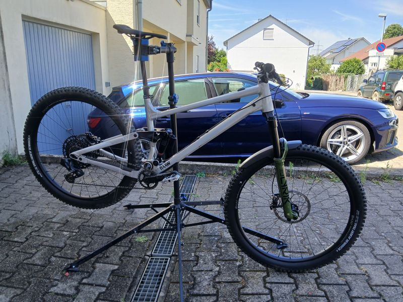 Used RAAW V1 2026 MTB