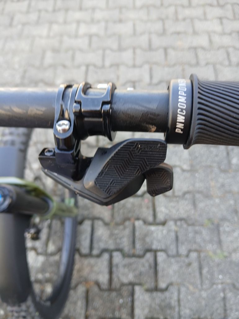 Used RAAW V1 2026 Mountainbike, Light Gray — image 6 of 18