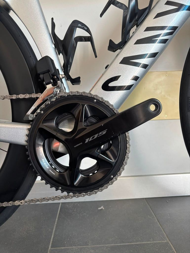 Canyon Aeroad CF SLX 7 Di2 2024 2024 Road & Gravel usato, Grigio chiaro — immagine 5 di 11