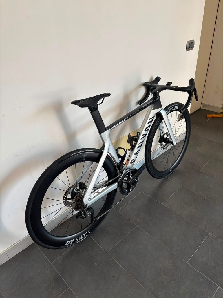 Canyon Aeroad CF SLX 7 Di2 2024 2024 Road & Gravel usato, Grigio chiaro — immagine 3 di 11