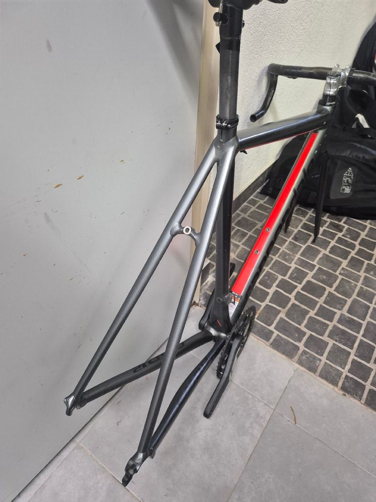 Used Cannondale CAAD12 105 2017 Frameset 2017 Road & Gravel, Light Gray — image 4 of 4