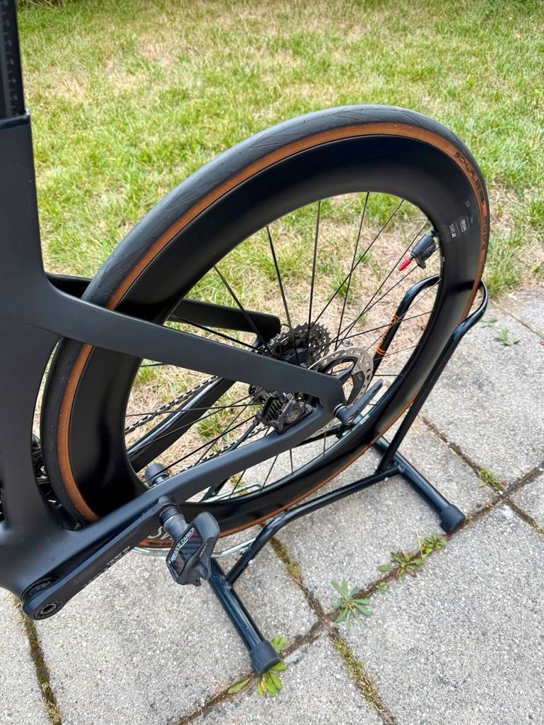 Canyon Aeroad CFR Disc Di2 2023 2023 Road & Gravel usato, Nero — immagine 10 di 12