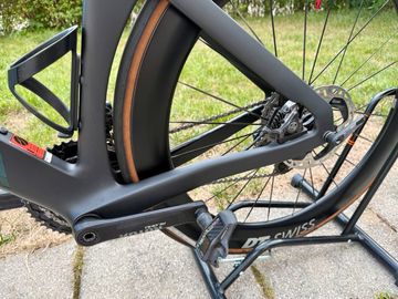 Canyon Aeroad CFR Disc Di2 2023 2023 Road & Gravel usato, Nero — immagine 9 di 12