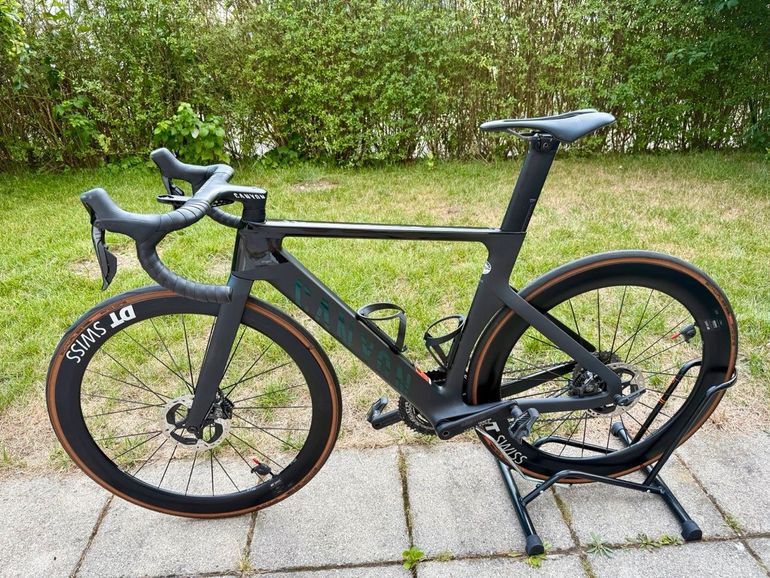 Canyon Aeroad CFR Disc Di2 2023 2023 Road & Gravel usato, Nero — immagine 2 di 12