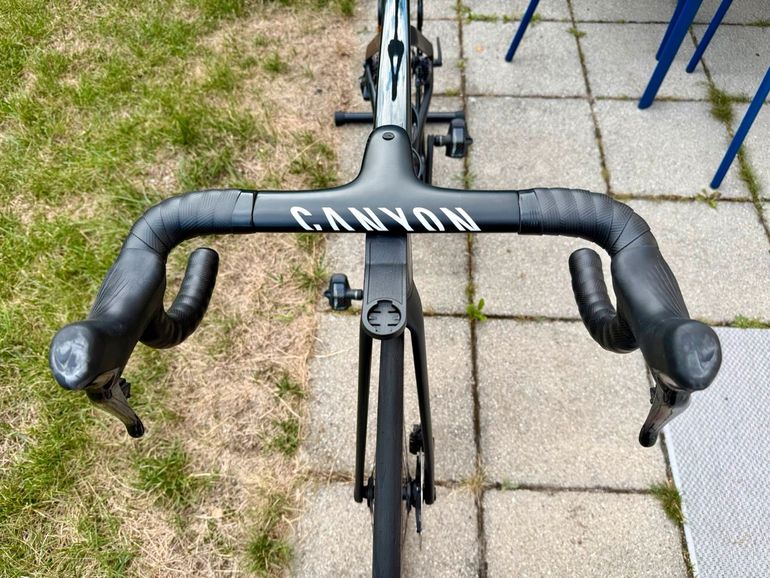 Canyon Aeroad CFR Disc Di2 2023 2023 Road & Gravel usato, Nero — immagine 6 di 12