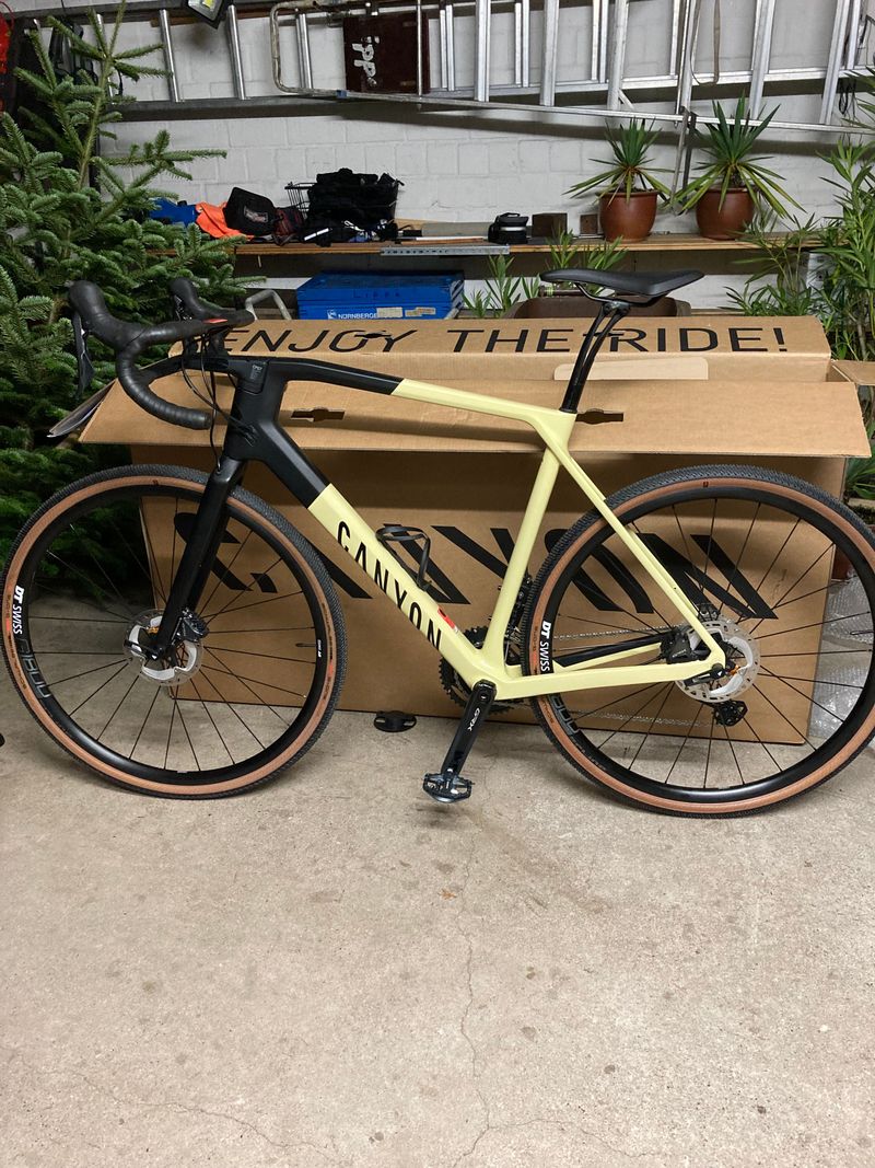 Tweedehands Canyon Grail CF SL 8 2022 2022 Road & Gravel