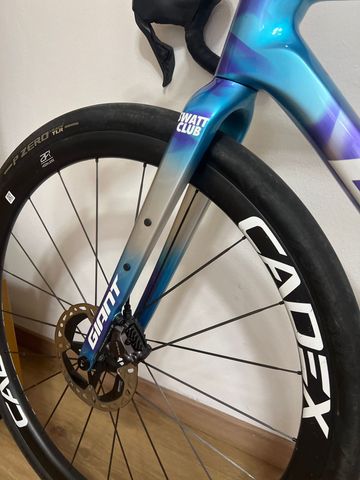 Giant Revolt Advanced Pro 0 2025 2025 Road & Gravel d'occasion — image 8 sur 8