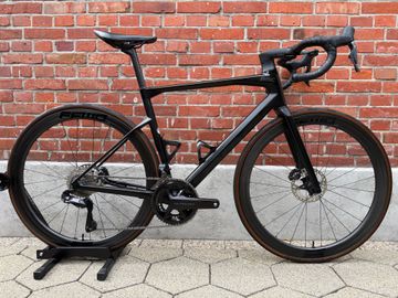 Tweedehands BMC Roadmachine Shimano Ultegra Di2 2024 Road & Gravel — afbeelding 1 van 14