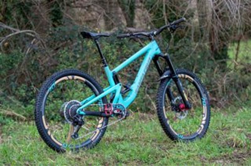 Santa Cruz Bronson V3 Carbono 2019 MTB usato