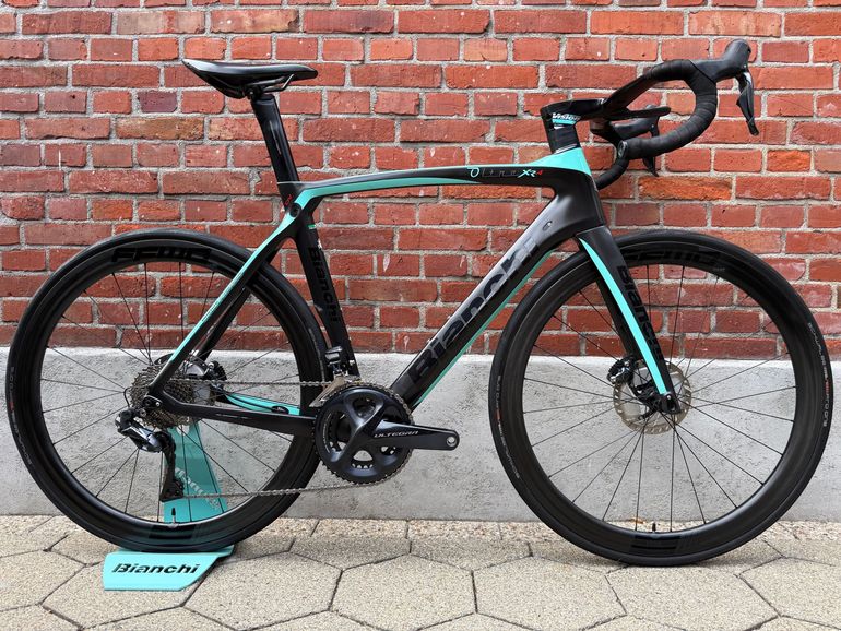 Gebrauchtes Bianchi Oltre Shimano Ultegra Di2 2022 Road & Gravel, Schwarz — Bild 1 von 15