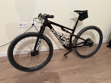 Used Specialized Epic Expert 2023 2023 Mountainbike, Red, 29 — image 1 of 8