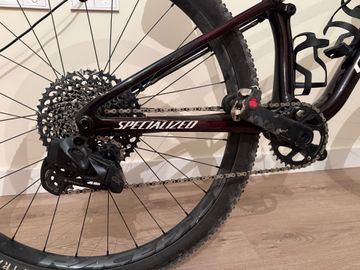 Used Specialized Epic Expert 2023 2023 Mountainbike, Red, 29 — image 3 of 8