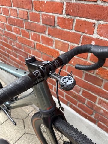Used BMC Urs SRAM Rival eTap AXS 2024 Road & Gravel, Light Gray — image 7 of 16