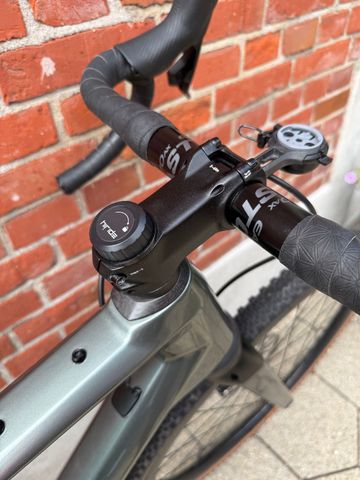 Used BMC Urs SRAM Rival eTap AXS 2024 Road & Gravel, Light Gray — image 9 of 16