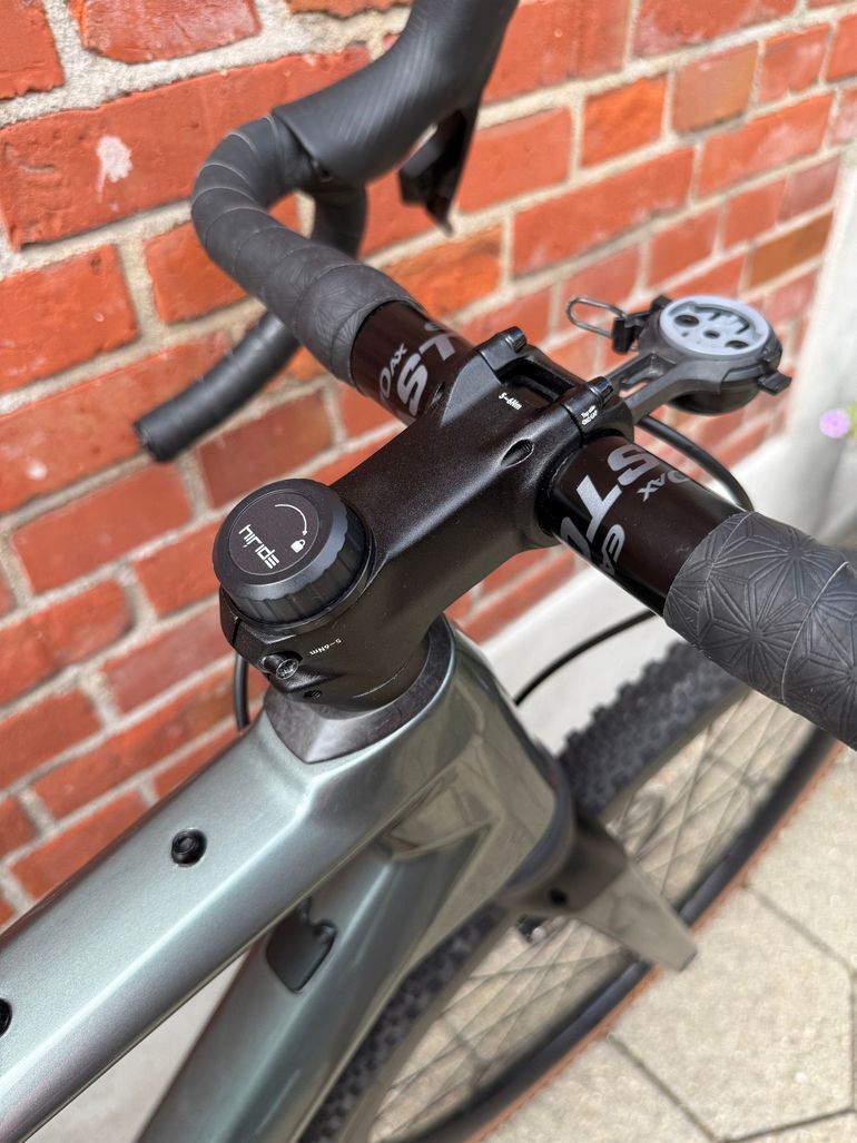 Used BMC Urs SRAM Rival eTap AXS 2024 Road & Gravel, Light Gray — image 9 of 16