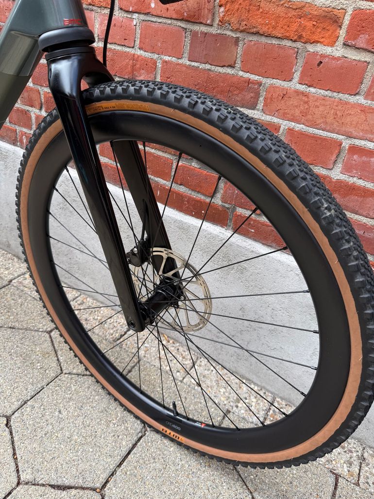Used BMC Urs SRAM Rival eTap AXS 2024 Road & Gravel, Light Gray — image 4 of 16