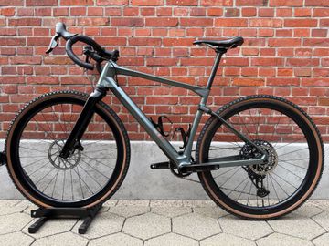 Used BMC Urs SRAM Rival eTap AXS 2024 Road & Gravel, Light Gray — image 12 of 16