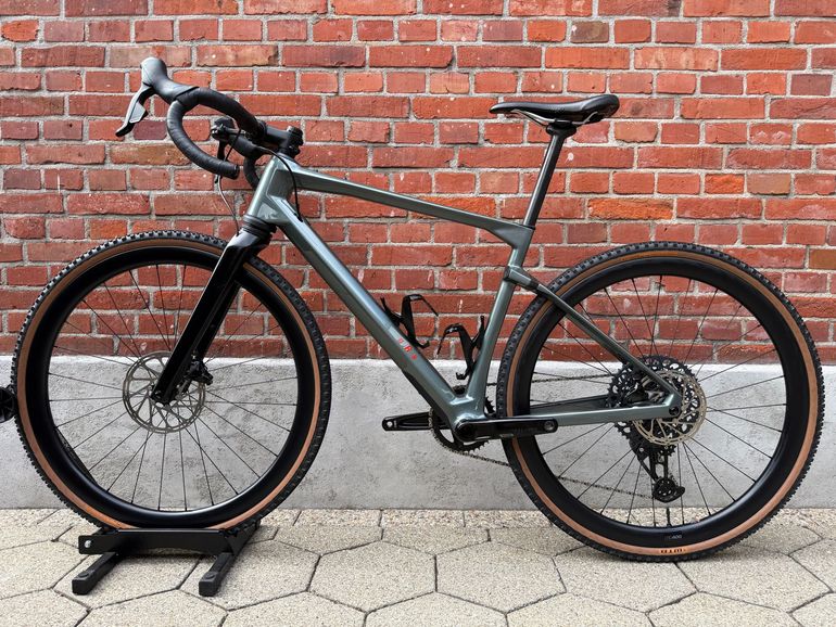 Used BMC Urs SRAM Rival eTap AXS 2024 Road & Gravel, Light Gray — image 12 of 16