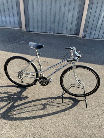 Gebrauchtes Peugeot LC01 D7 2025 2025 Urban, Hellgrau — Bild 1 von 5