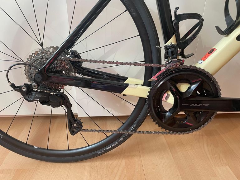 Used Canyon Ultimate CF SL 7 2025 2025 Road & Gravel, Black — image 2 of 7