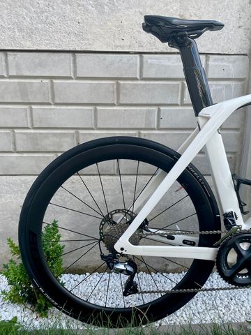 Trek Madone SL 6 2022 2022 Road & Gravel usato, Bianco — immagine 3 di 7