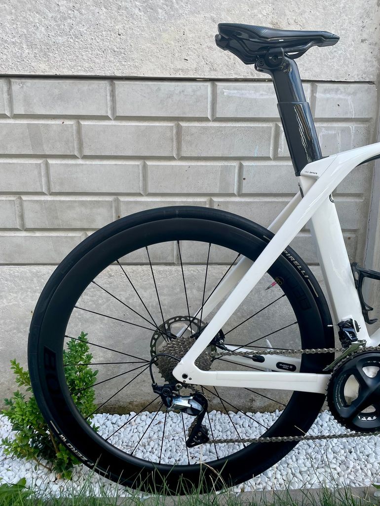 Trek Madone SL 6 2022 2022 Road & Gravel usato, Bianco — immagine 3 di 7