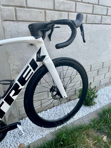 Trek Madone SL 6 2022 2022 Road & Gravel usato, Bianco — immagine 5 di 7