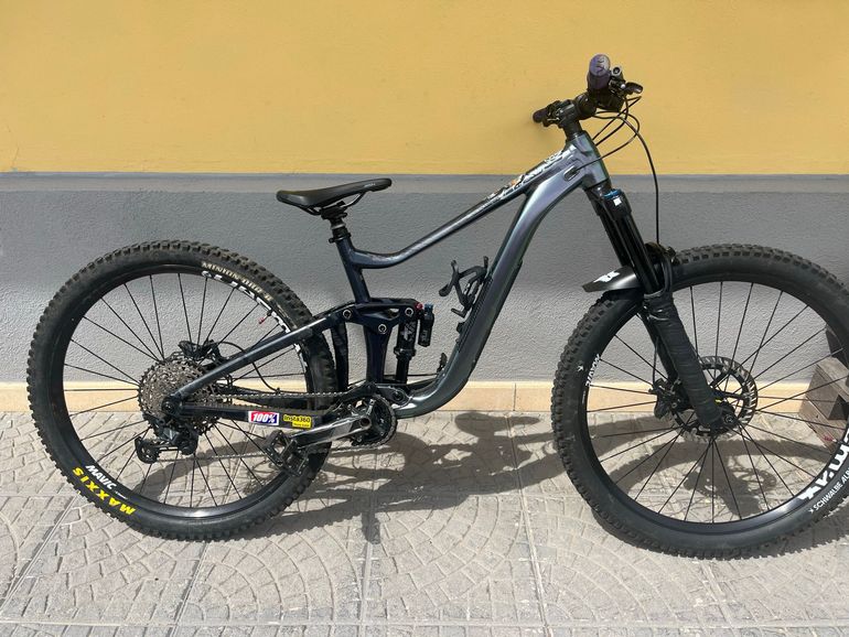 Używany Giant Reign 1 2023 2023 Mountainbike — zdjęcie 2 z 8