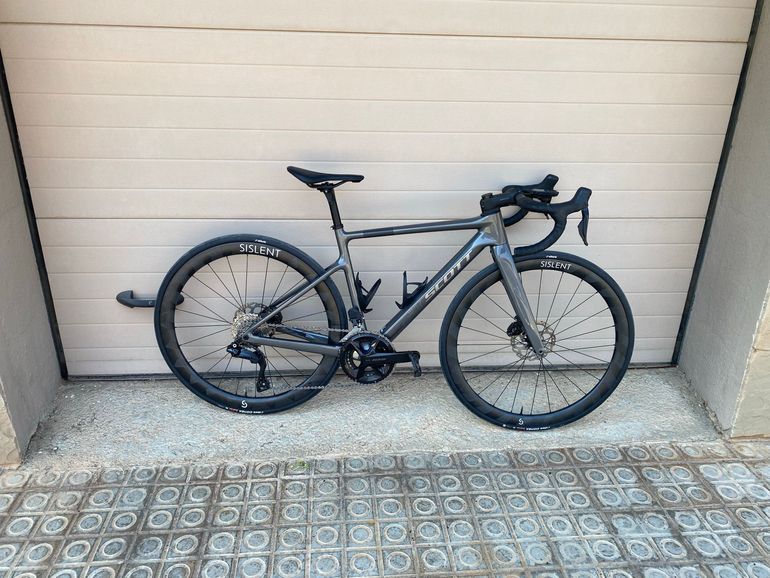Gebrauchtes Scott Addict 30 2025 2025 Road & Gravel, Hellgrau — Bild 1 von 5