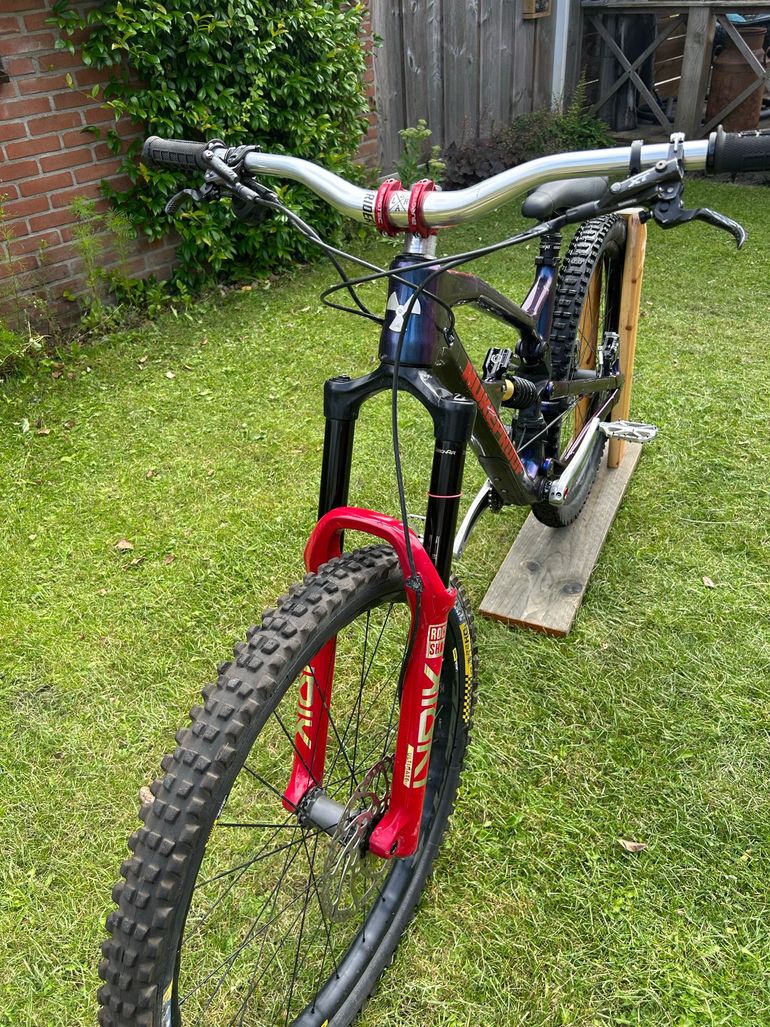 Used Nukeproof Mega 275c RS 2019 2019 Mountainbike, Red, 27.5 — image 6 of 15