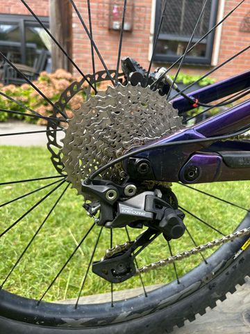 Used Nukeproof Mega 275c RS 2019 2019 Mountainbike, Red, 27.5 — image 12 of 15