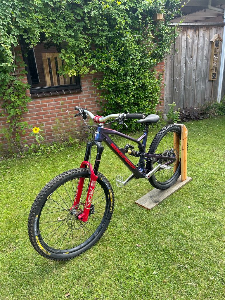 Used Nukeproof Mega 275c RS 2019 2019 Mountainbike, Red, 27.5 — image 2 of 15