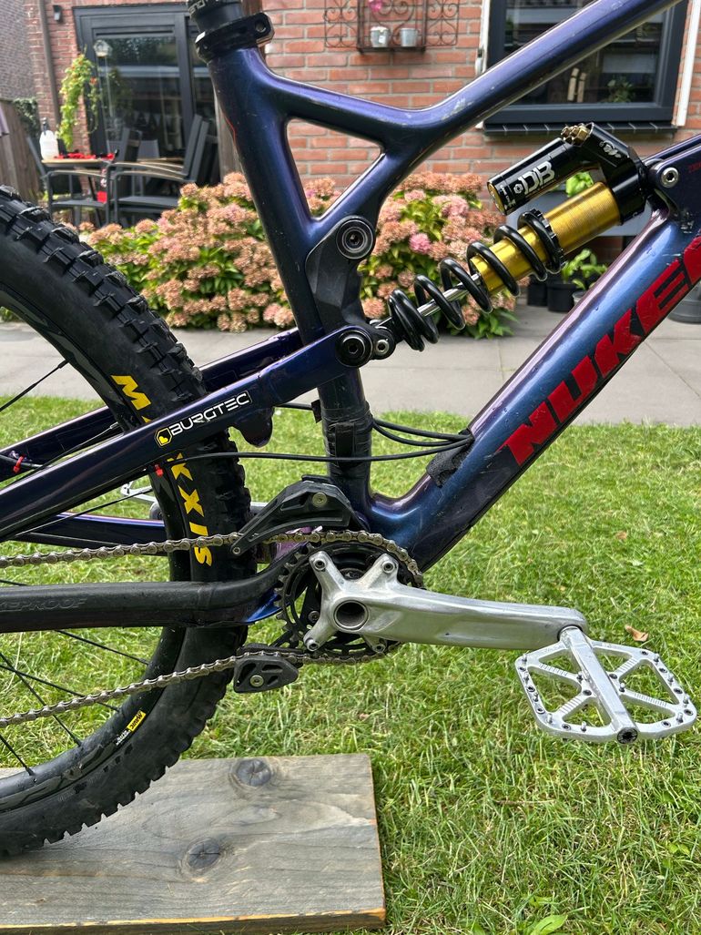 Used Nukeproof Mega 275c RS 2019 2019 Mountainbike, Red, 27.5 — image 13 of 15